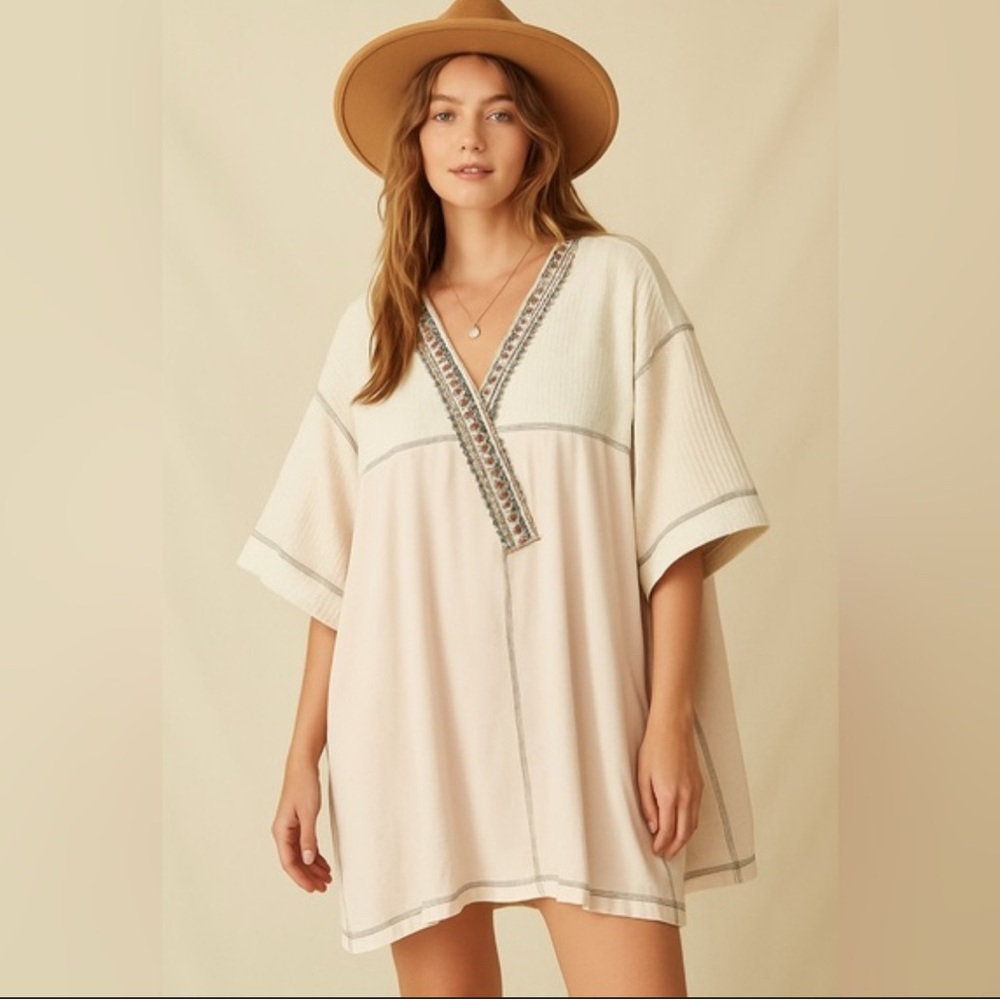 POL Bohemian Embroidered Oversized Tunic Top Small‎ V-Neck Cream Beige Festival